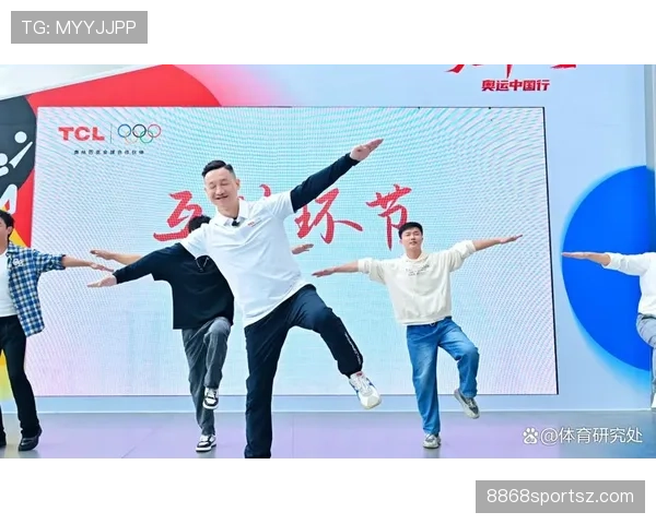 杨威领奖台上像王者，翻到他躺沙发吃外卖的那张图我真的愣住了